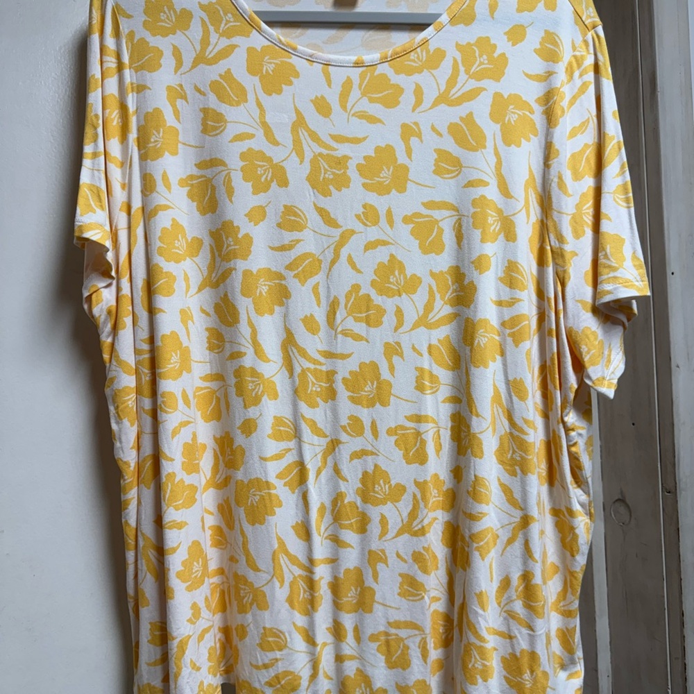 Old Navy Luxe Yellow Gold Floral Short Sleeve Tee